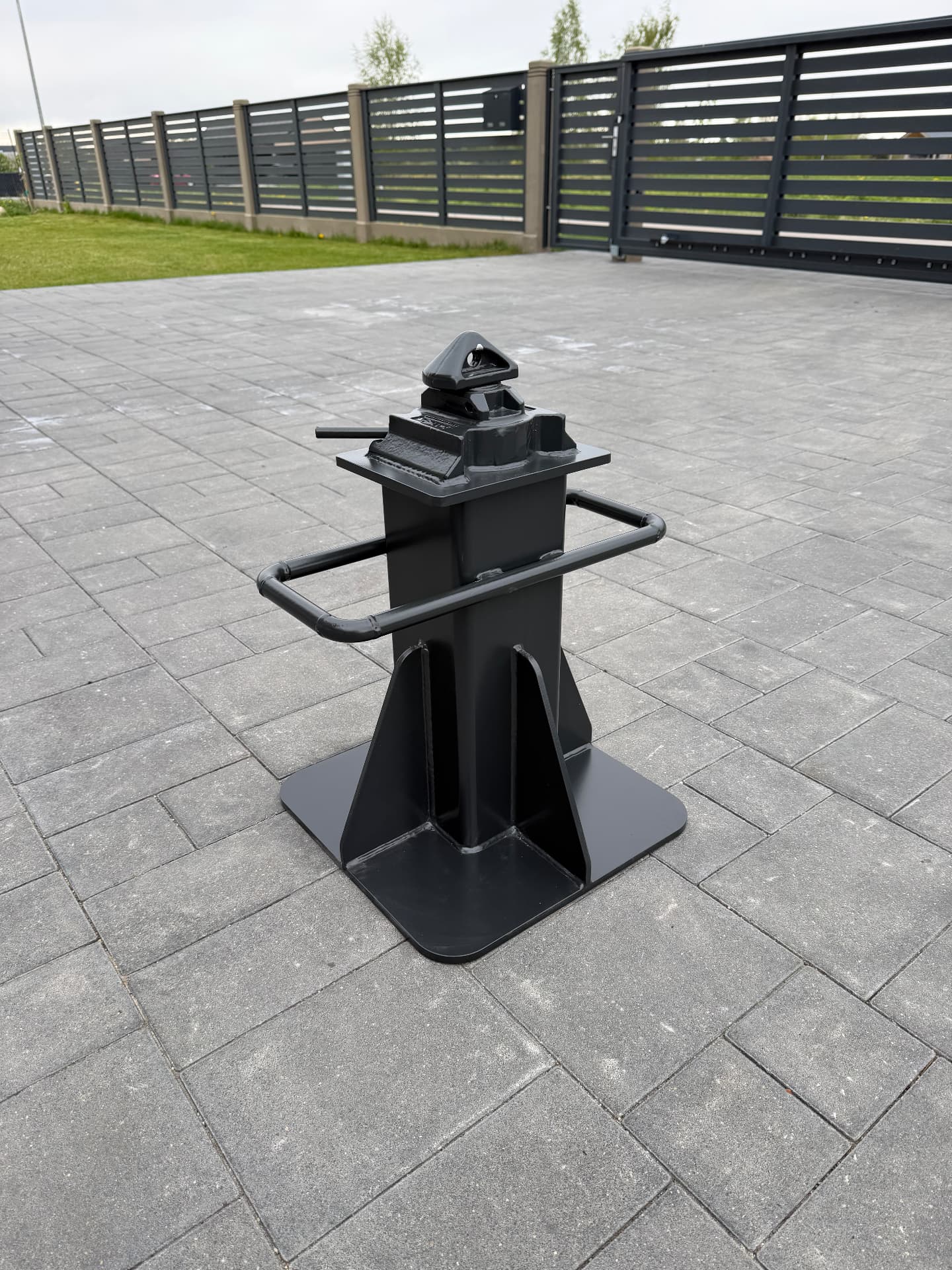 Nordarc CS600 Twistlock steel container support stand with twistlock-type top connection
